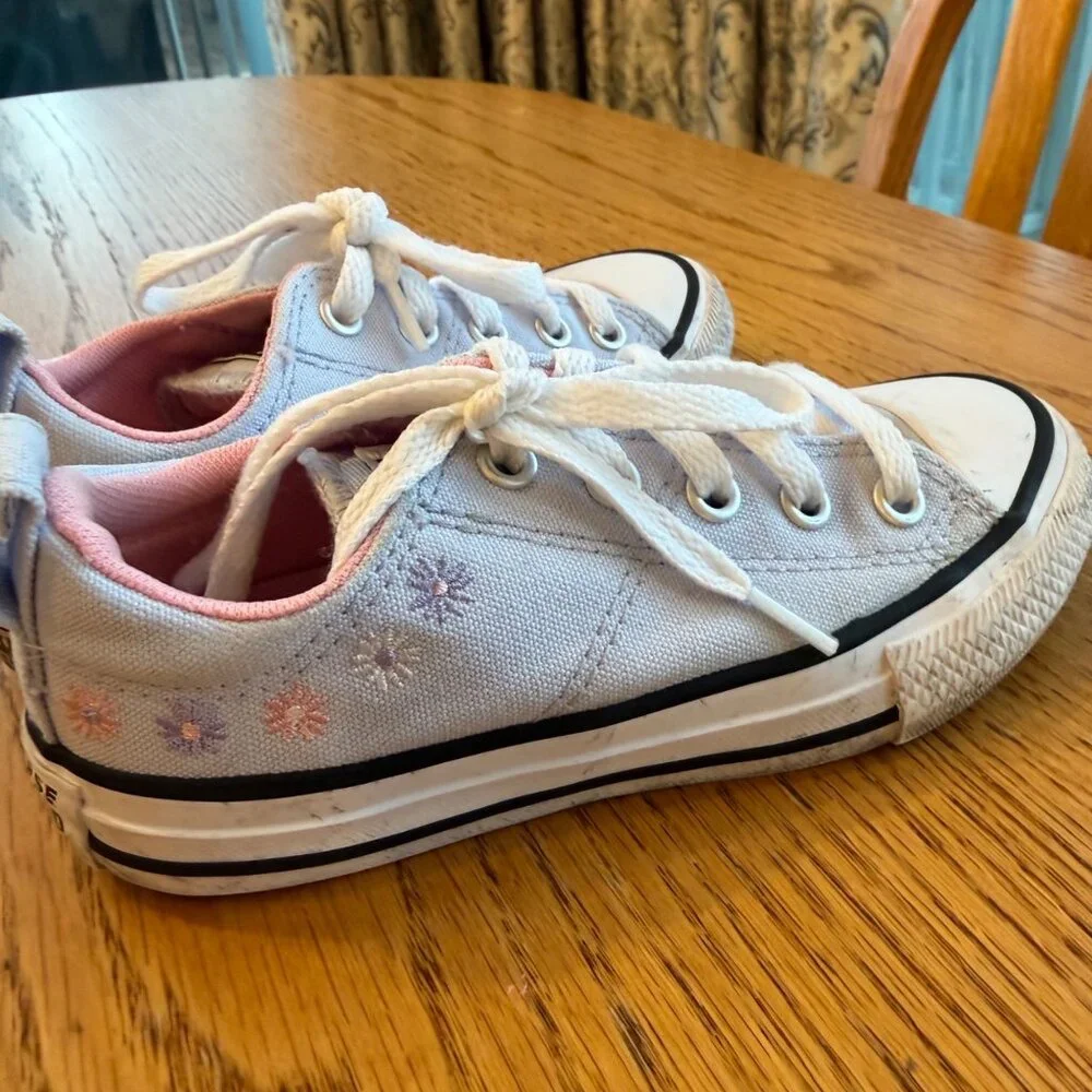 CONVERSE GIRLS LAVENDER PURPLE FLORAL SPRING SHOES SIZE 11